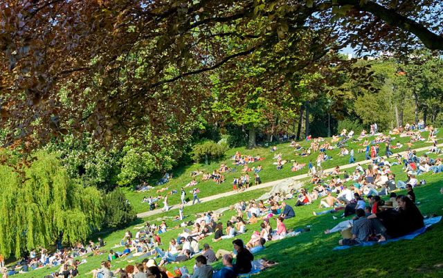 800px-070422_Parc_des_Buttes_Chaumont_001