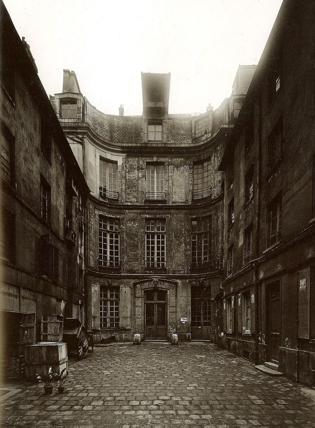 Scan from book 28 rue Charlot